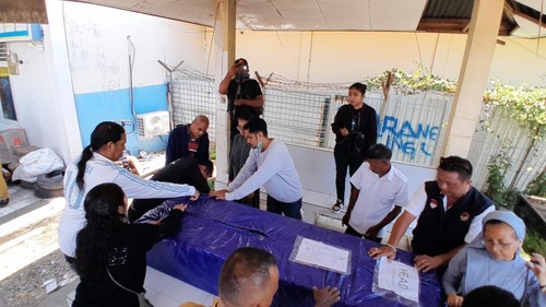Tiga jenazah PMI ilegal yang meninggal di Malaysia tiba di Bandara El Tari Kupang, NTT, Selasa (5/11/2024). (Dok. BP3MI NTT)