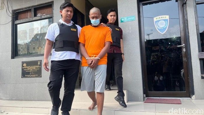 Totok, suami penjual istri untuk threesome