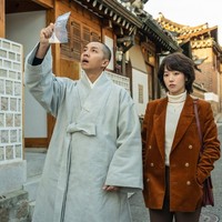 Film terbaru Lee Seung Gi dijadwalkan tayang di bioskop mulai 11 Desember 2024. Menjelang penayangannya, tim produksi About Family mulai membagikan foto-foto transformasinya sebagai biksu superstar. Foto: dok. Lotte Entertainment