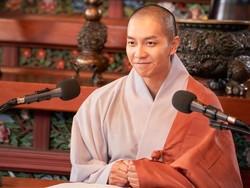 8 Foto Transformasi Lee Seung Gi Rela Botak Demi Jadi Biksu di Film Terbaru