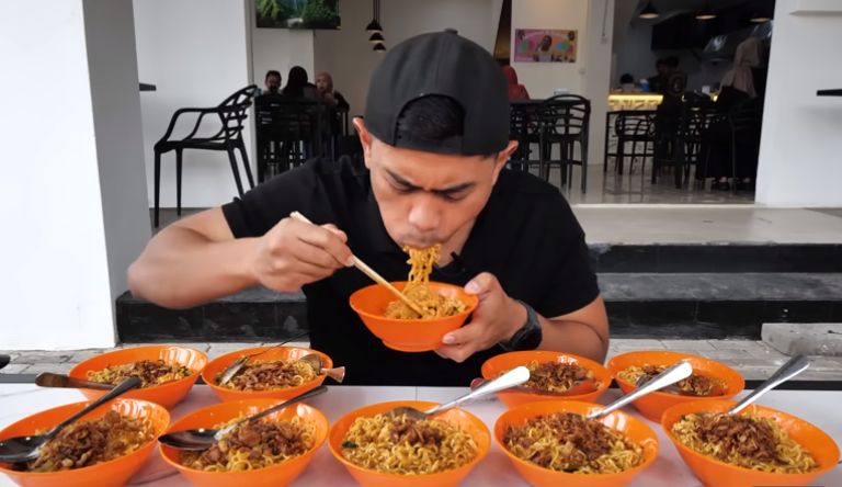 Jago Makan Banyak, Ini 5 Rahasia YouTuber Mukbang