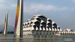 Menemukan Kedamaian di Masjid Al Jabbar