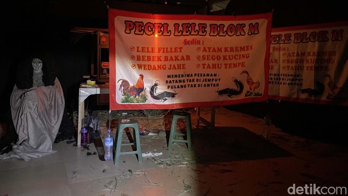 Uji Nyali di Rumah Hantu Blok M Blok M yang terkenal sebagai pusat wisata dan kuliner, ternyata juga menawarkan pengalaman wisata yaitu wisata horor di Rumah Hantu Blok M. Yuk rasakan keseramannya.