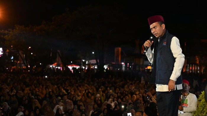 Ustaz Abdul Somad atau UAS saat mendampingi Calon Gubernur Riau, Abdul Wahid kampanye dan tabligh akbar di Indragiri Hilir. (dok. Istimewa)