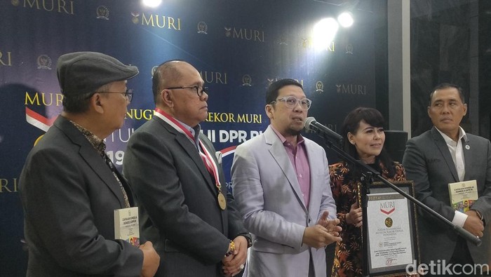 Wakil Ketua Baleg DPR RI Ahmad Doli Kurnia (tengah) (Dwi R/detikcom)