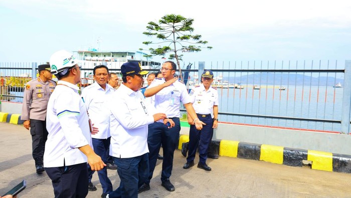 Wakil Menteri Perhubungan, Suntana meninjau Pelabuhan Ketapang Banyuwangi