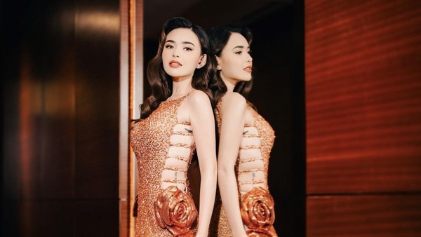 8 Pesona Amanda Manopo di Premiere Film, Tampil Seksi Pamer Tato di Pinggang