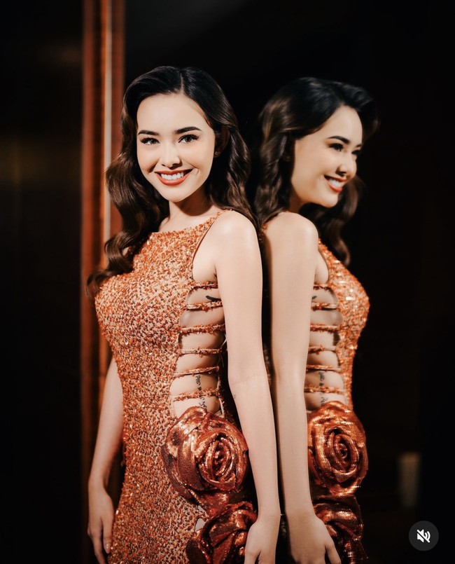 Terlihat di samping tubuh Amanda itu terdapat 2 buah tato. Satu bergambar pistol sementara lainnya berupa tulisan aksara. Foto: Instagram/@snap.nuel