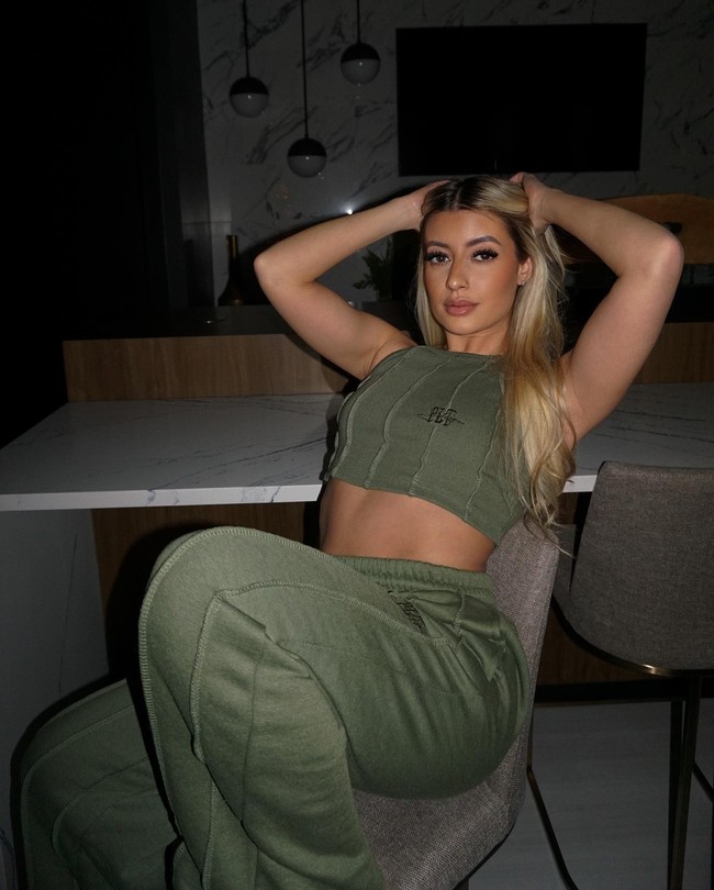 Model dewasa Ana Nello kembali jadi sensasi. Kali ini ia menuai kontroversi karena dukungannya kepada Donald Trump. Tak hanya memberikan suara, Ana juga melakukan penggalangan dana.Foto: Instagram @ananello