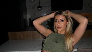 Potret Model Jadi Kontroversi, Galang Dana untuk Donald Trump Lewat OnlyFans