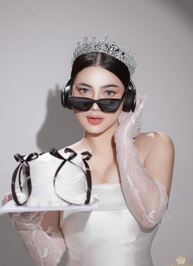 Penampilannya itu sekaligus untuk merayakan ulang tahun Feli yang berdekatan dengan perayaan Halloween. Banyak yang menyebut jika penampilan Feli itu justru terlihat bak eonni Korea. Foto: Instagram