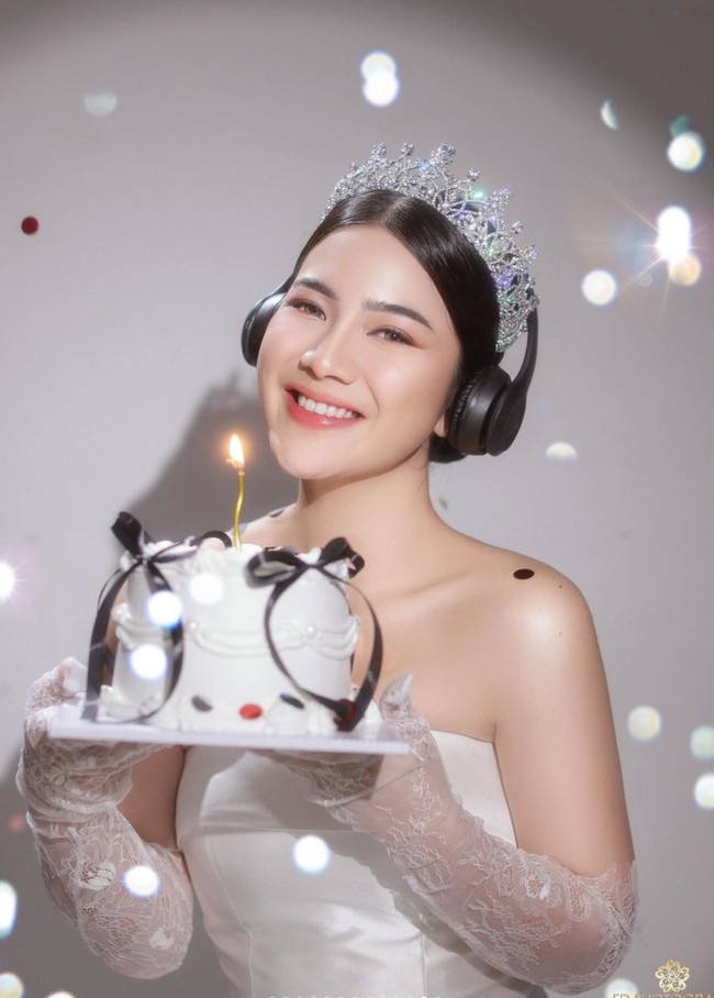 Penampilan Feli terlihat semakin menawan dengan riasan natural glam. Tampilan dewy finish membuat kulit Feli makin terlihat sehat dan awet muda. Foto: Instagram