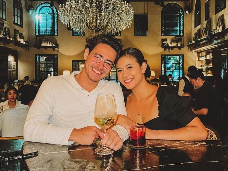 Romantis! Awkarin dan Kekasihnya Aby saat Dinner dan Hangout