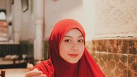 Jelas, Awkarin membantah isu tersebut. Di Instagramnya, Awkarin justru kerap memamerkan momen romantis bersama sang kekasih Abyakta Ernoult, terutama saat kulineran. Foto: Instagram @narinkovilda