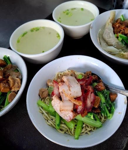 5 Restoran Keluarga dengan Sajian Mie Populer Puluhan Tahun