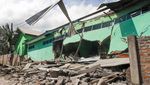 Sekolah Hancur Tertimpa Batu Panas Erupsi Gunung Lewotobi Laki-laki