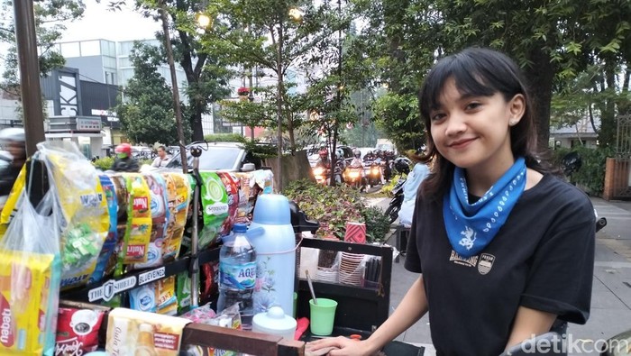 Bella, Gadis Cantik Penjual Kopi di Bandung