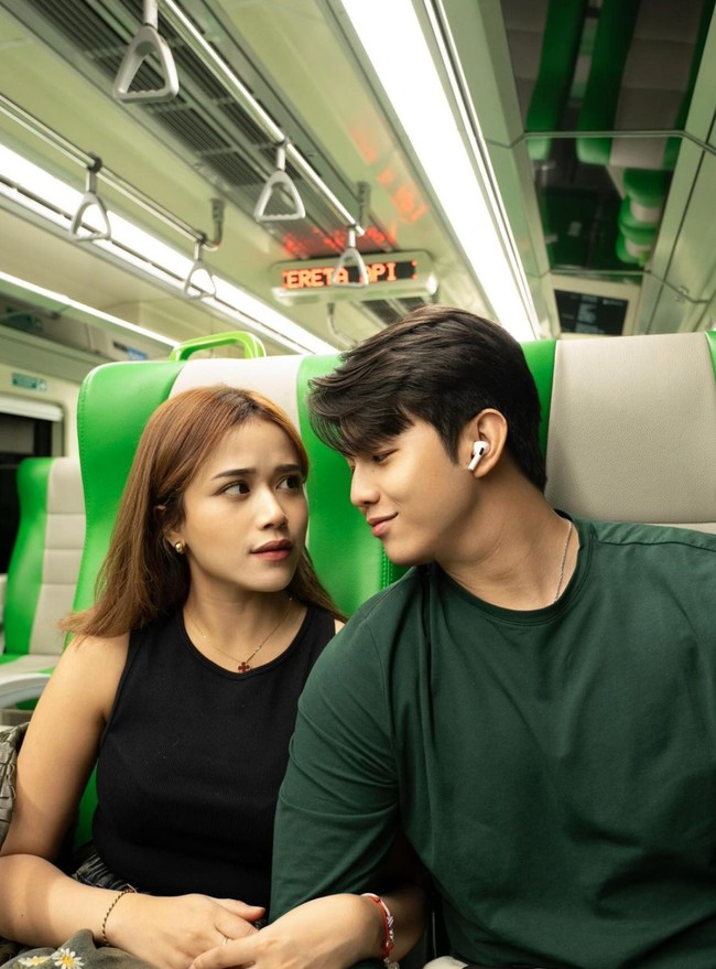 Merasa tak terima, Awkarin pun menyampaikan kekesalannya ke media sosial. Nama Brisia Jodie bahkan sampai ikut terseret dalam konflik tersebut. Foto: Instagram/@brisiajodie96