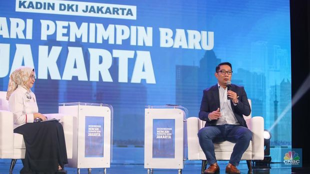 Calon Gubernur Jakarta nomor urut 01, Ridwan Kamil menyampaikan pemaparan dalam acara KADIN DKI Jakarta mencari pemimpin DKJ di Menara Bank Mega, Jakarta, Rabu (6/11/2024). (CNBC Indonesia/Faisal Rahman)