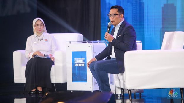 Calon Gubernur Jakarta nomor urut 01, Ridwan Kamil menyampaikan pemaparan dalam aktivitas KADIN DKI Jakarta mencari pemimpin DKJ di Menara Bank Mega, Jakarta, Rabu (6/11/2024). (CNBC Indonesia/Faisal Rahman)