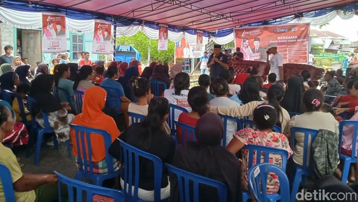 Calon wakil gubernur Maluku Utara, Sarbin Sehe menggelar kampanye terbatas di tiga desa Kecamatan Jailolo Selatan, Halmahera Barat.