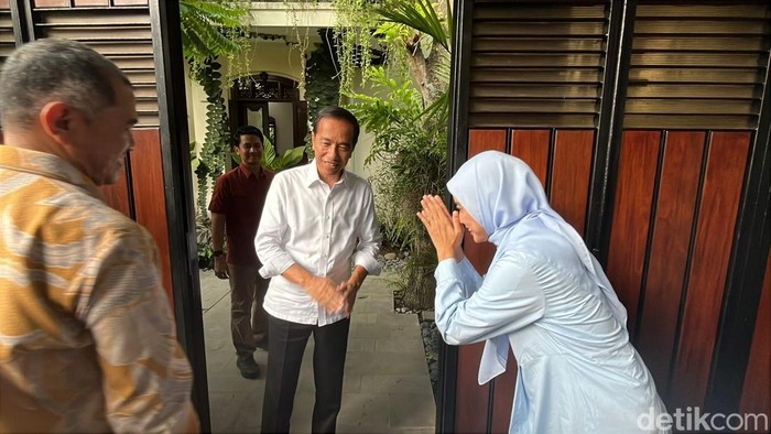 Cawabup Klaten Sova Marwati usai pertemuan dengan Jokowi di Sumber, Solo, Rabu (6/11/2024).