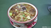 Janda Baru menjadi salah satu menu coro yang menarik perhatian. Janda Baru merupakan singkatan dari jantung, daging, babat, dan paru. Foto: detikcom/Diah Afrilian