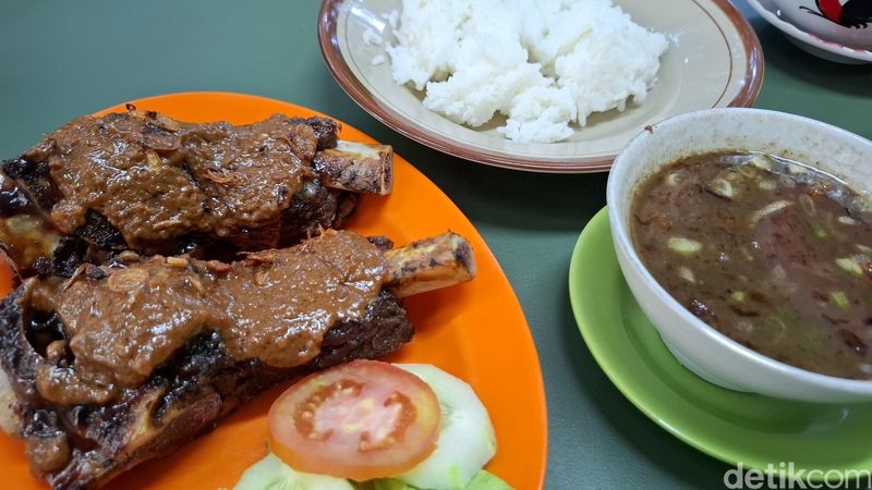 Coto Makassar Daeng Rahman: Racikan Narkoba dan Janda Baru yang Gurih Mantap