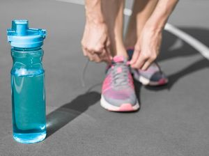Cuci Botol Minum dengan Rutin! Ini Batas Waktu dan Bahayanya