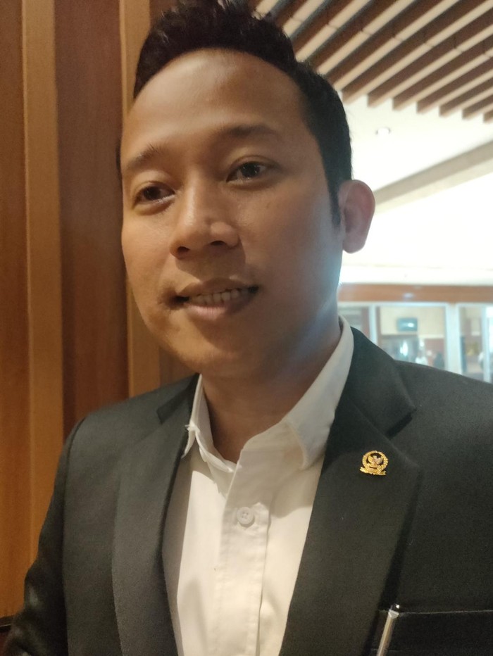 Denny Cagur Anggota DPR, Denny Cagur, di kompleks parlemen, Senayan, Jakarta Pusat, Rabu (6/11/2024).