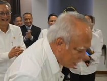 Momen Ulang Tahun Basuki Dirayakan di Kantor Lama