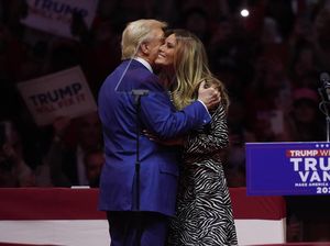 Video: Menerka Arti Gestur Melania saat Pidato Kemenangan Trump