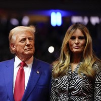 Sempat viral video yang memperlihatkan presiden ke-45 AS itu mencoba mencium pipi istrinya, tapi Melania terlihat seperti menghindar.  (Foto: AP Photo/Evan Vucci)