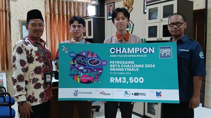 Dua Siswa MAN 1 Pasuruan Sabet Juara 
Petrosains RBTX Challenge 2024 Tingkat Dunia