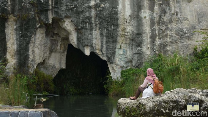 Eksplorasi Goa Lalay, Surga Tersembunyi di Bogor Goa Lalay di Klapanunggal, Bogor menyajikan keindahan alam eksotis. Destinasi ini mengubah bekas tambang batu kapur menjadi wisata alam.