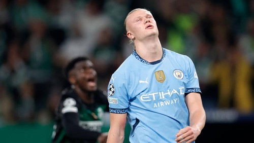 LISBON, PORTUGAL - NOVEMBER 5: Erling Haaland of Manchester City disappointed after missing a penalty  during the UEFA Champions League  match between Sporting CP v Manchester City at the Estadio Jose Alvalade on November 5, 2024 in Lisbon Portugal (Photo by Eric Verhoeven/Soccrates/Getty Images)