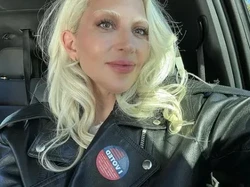 8 Gaya Artis Nyoblos di Pemilu AS, Julia Roberts Hingga Lady Gaga