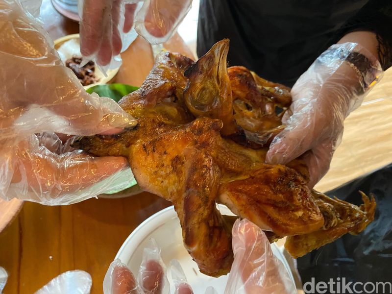 Gurih Pedas Pecel Pithik, Makanan Ritual Warga Desa Kemiren