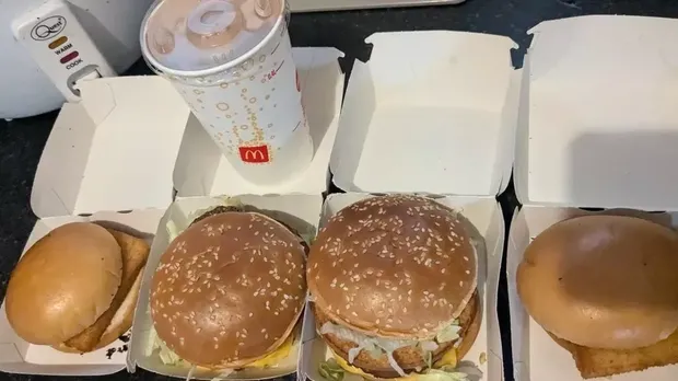 Ikuti Pola Makan Donald Trump Seharian, Pria Ini Hampir Muntah