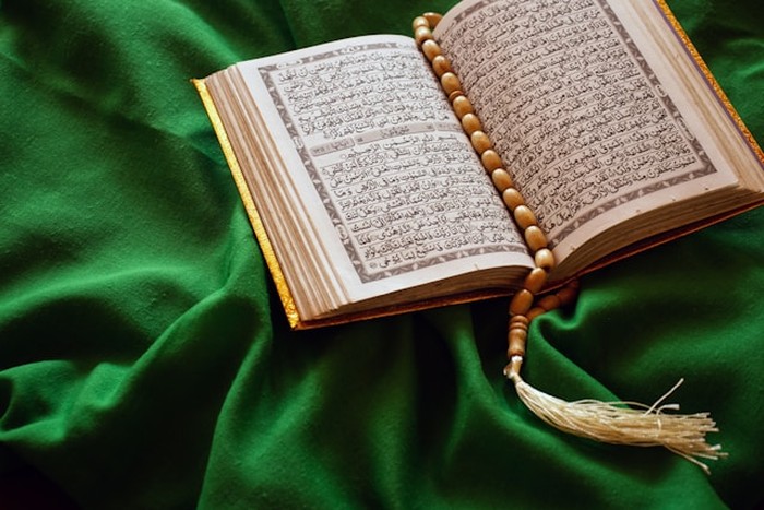 Ilustrasi Alquran, mengaji ayat Al-quran.