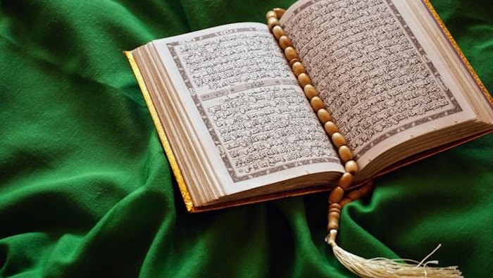 Ilustrasi Alquran, mengaji ayat Al-quran.