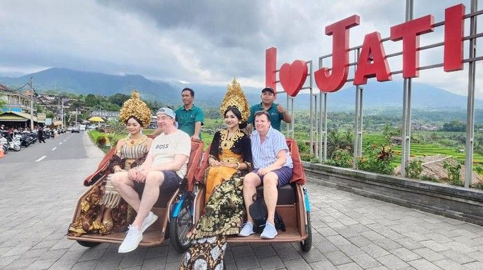 Ilustrasi Becak Listrik
