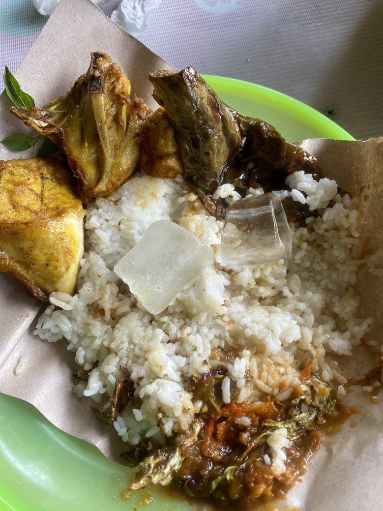 Ini 5 Kombinasi Lauk Aneh yang Dicampur dengan Nasi Rames