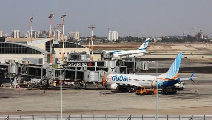 A picture shows airplanes on the tarmac at Israels Ben Gurion airport near Tel Aviv on November 6, 2024. Lebanons Hezbollah group on November 6 says fired rockets at an Israeli military base near Ben Gurion airport. Israel expanded operations in Lebanon in September 2024 nearly a year after Hezbollah began exchanging fire in support of its ally, the Palestinian Hamas movement following its attack on Israel in October 2023. (Photo by GIL COHEN-MAGEN / AFP)