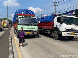 Pemotor Tewas Tertabrak Truk Usai Gagal Nyalip di Semarang