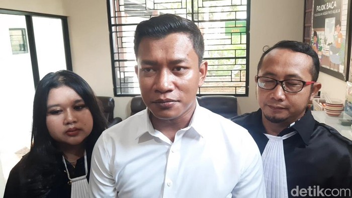 Kuasa hukum terdakwa saat berada di PN Pati, Rabu (6/11/2024).