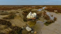 Pesisir selatan Laut Kaspia di dekat Kota Galugah di Provinsi Mazandaran, Iran pada tanggal 23 November 2020. Ketinggian air telah menurun secara signifikan selama beberapa dekade terakhir karena perubahan iklim dan aktivitas manusia (Foto: CNN)
