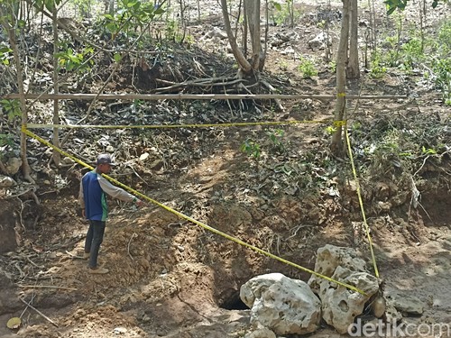 Lubang di Kademangan Kabupaten Blitar yang menyedot air sungai Kaliasat