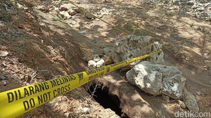 Lubang di Kademangan Kabupaten Blitar yang menyedot air sungai Kaliasat
