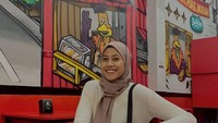 Semasa pulang kampung, Megawati juga tak melupakan makanan lokal. Tempat makan lokal menjadi destinasinya untuk sekadar melepas rindu dengan makanan Indonesia. Foto: Instagram/megawatihangestrip